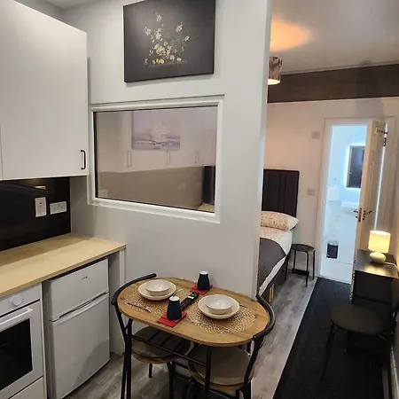 Deluxe Twin Or King Bed Near Airport & Dublin