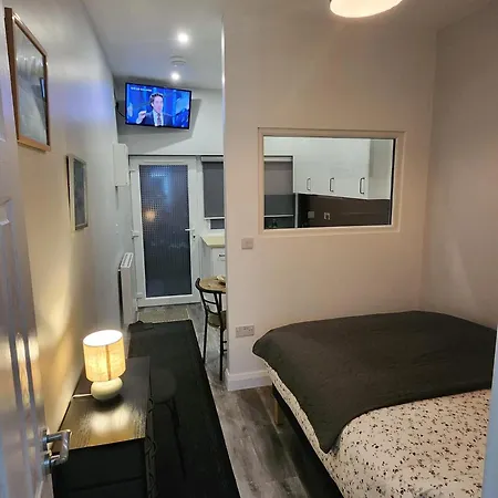 Deluxe Twin Or King Bed Near Airport &