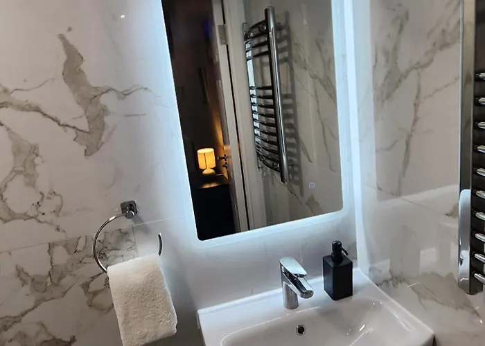 Deluxe Twin Or King Bed Near Airport & Apartment