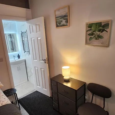 Deluxe Twin Or King Bed Near Airport &